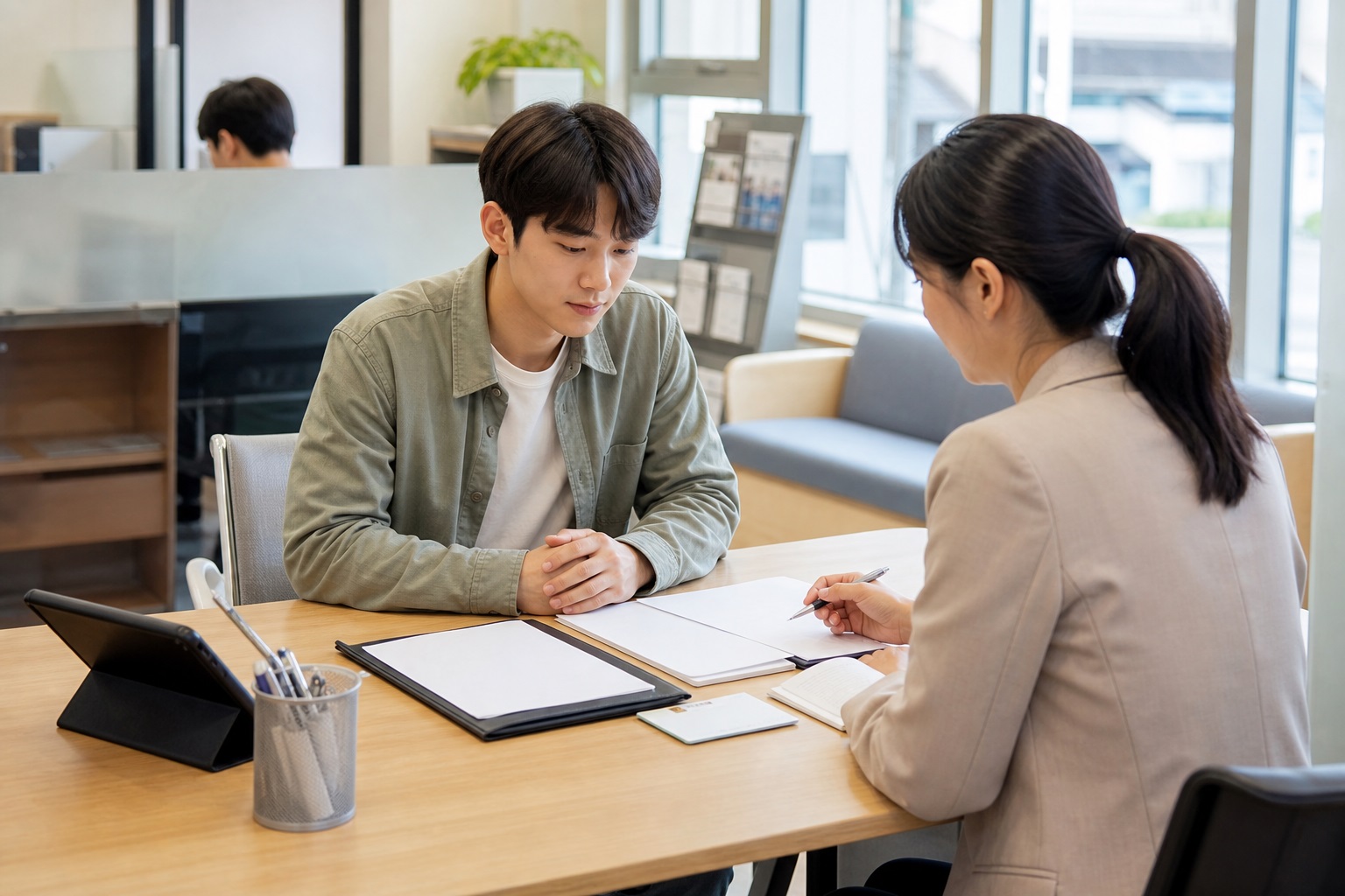 나이와 미취업 조건을 함께 충족해야 합니다 내용을 설명하는 관련 이미지
